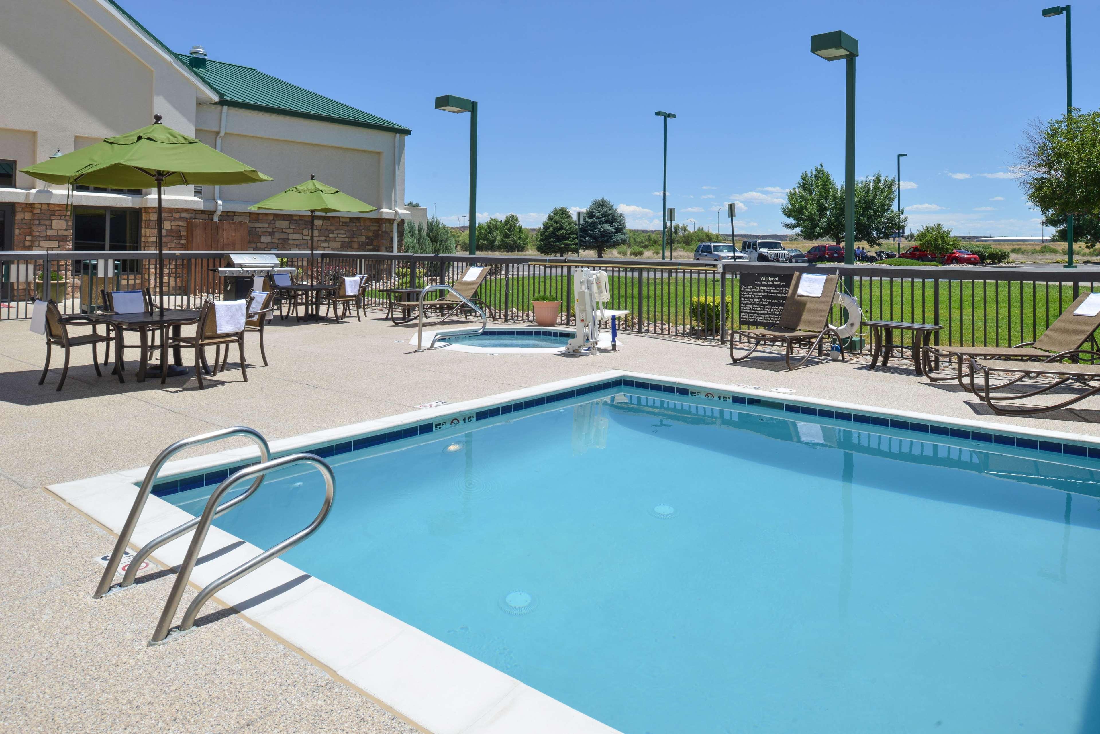 Hampton Inn & Suites Pueblo-Southgate Exterior photo