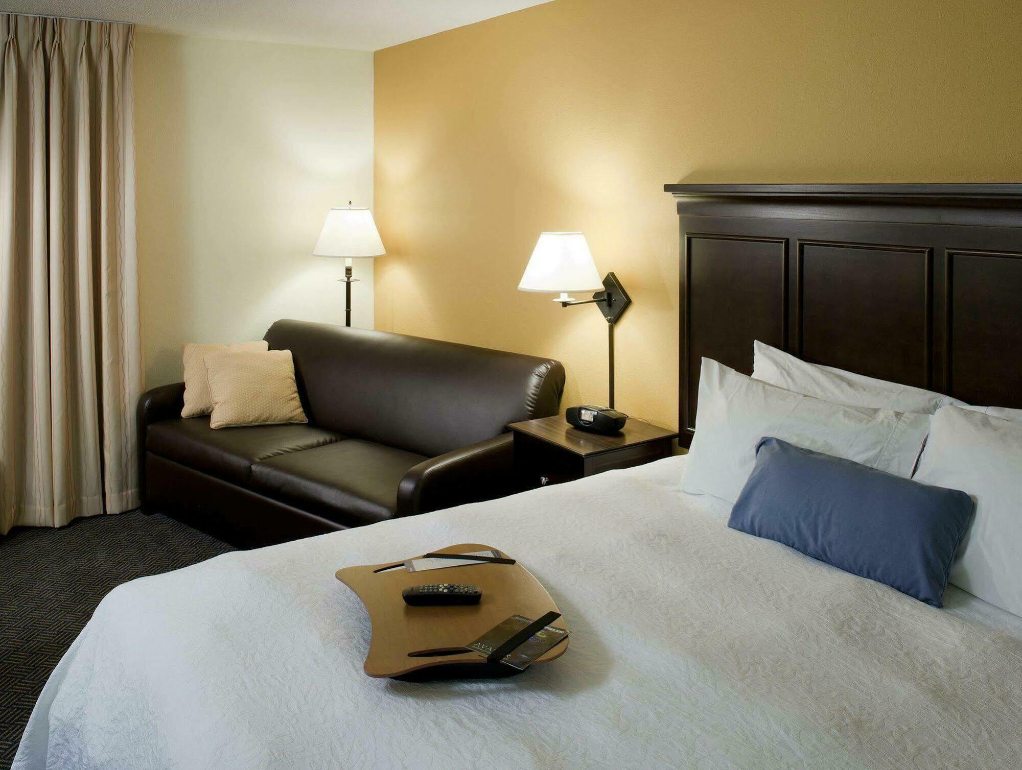 Hampton Inn & Suites Pueblo-Southgate Room photo